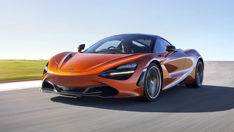 Η νέα McLaren 720S είναι ελαφρύτερη, γρηγορότερη και πιο ικανή από την πρόγονό της McLaren 650S, ενώ συνολικά αναβαθμισμένο σε ποιότητα και ευρυχωρία είναι και το εσωτερικό.